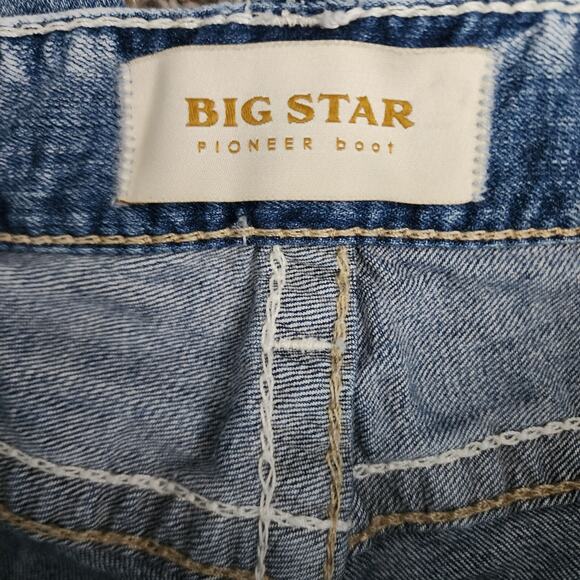 Big Star Pioneer Boot Jeans 31R Light Wash Embroidered Flap Pockets Distressed - Picture 3 of 9